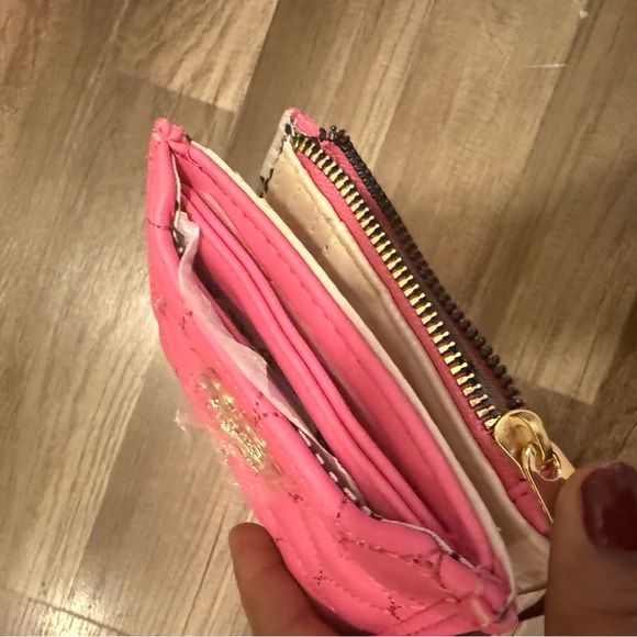 Juicy Couture Pink Heart Quilted Wallet - Picture 4 of 12